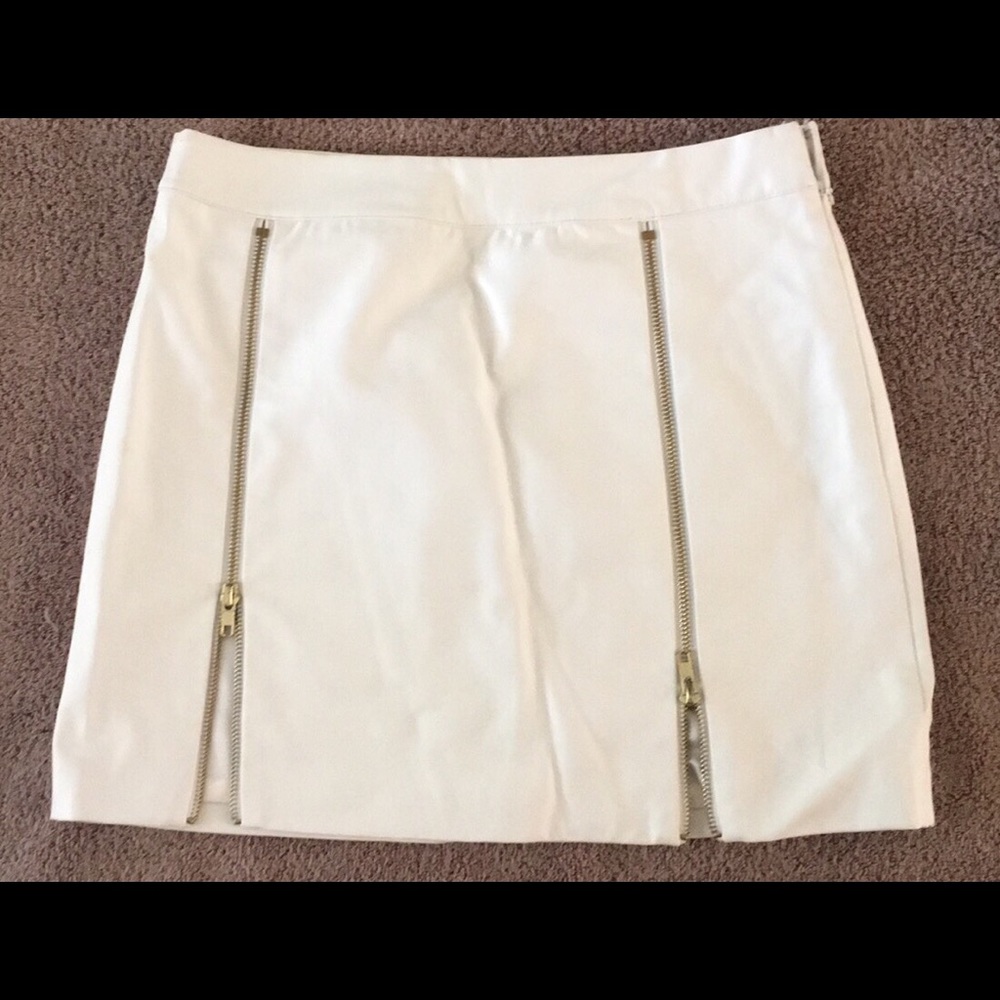 Beautiful bone colored 97%polyester 3%Elasthan